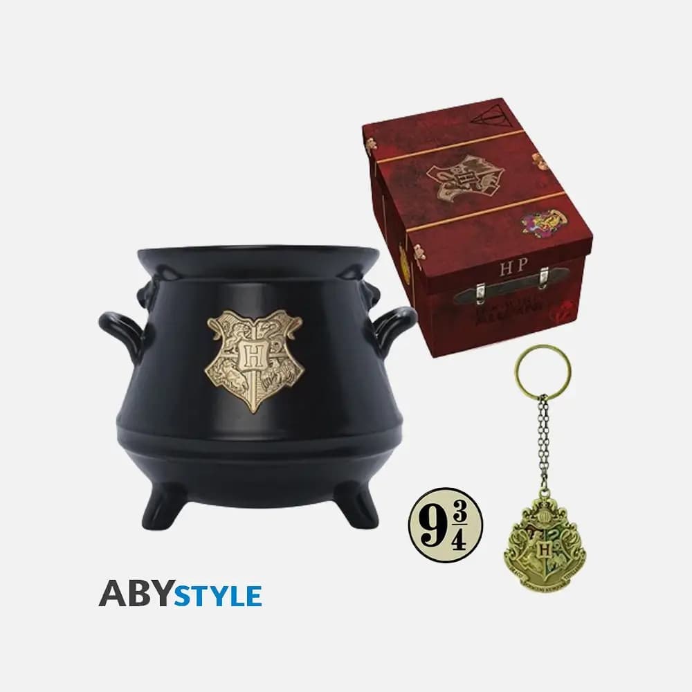 Paket Harry Potter: 3D skodelica (250ml), 3D obesek, Pin Hogwarts' suitcase